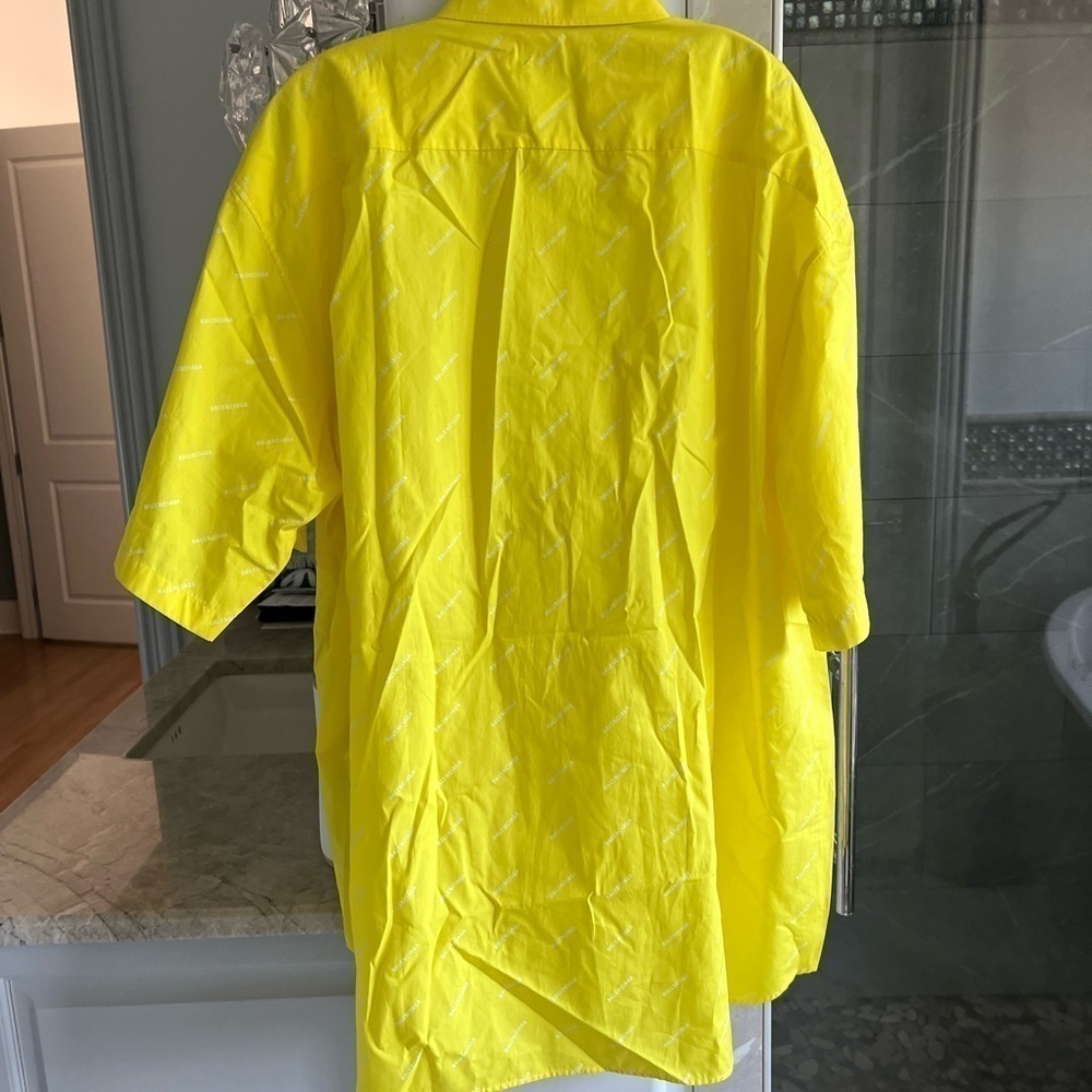 Balenciaga Repeat Logo Short-Sleeve Shirt - Picture 12 of 14